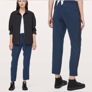 Lululemon On The Fly Pant Woven *Track Stripe Women’s Navy/Black Size 4